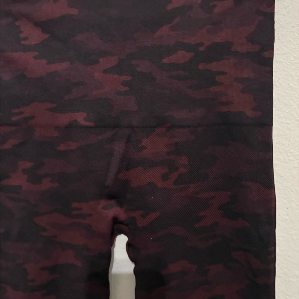 Spanx Camo Print  Leggings burgundy black s/m